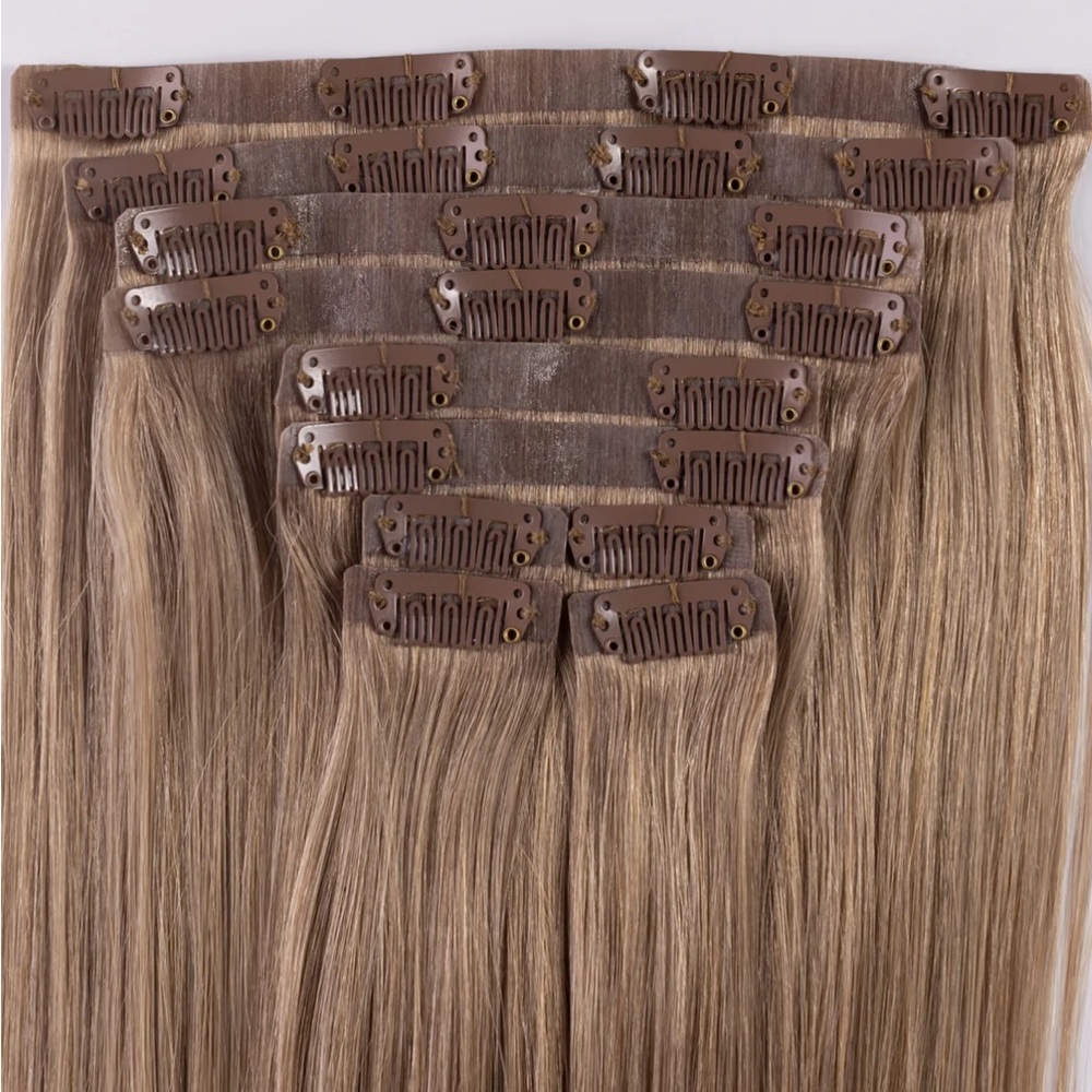 BFB Bronde 21’ clip in extensions